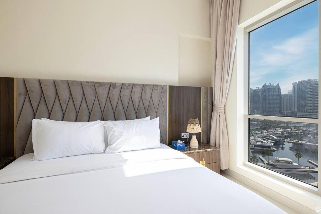 Apartment Easemytrip - Prime Business Bay With Canal And Marina Views Dubai