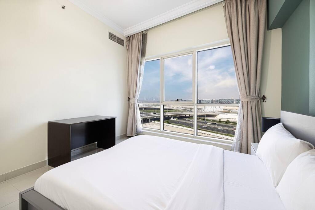 Easemytrip - Prime Business Bay With Canal And Marina Views Apartment Dubai