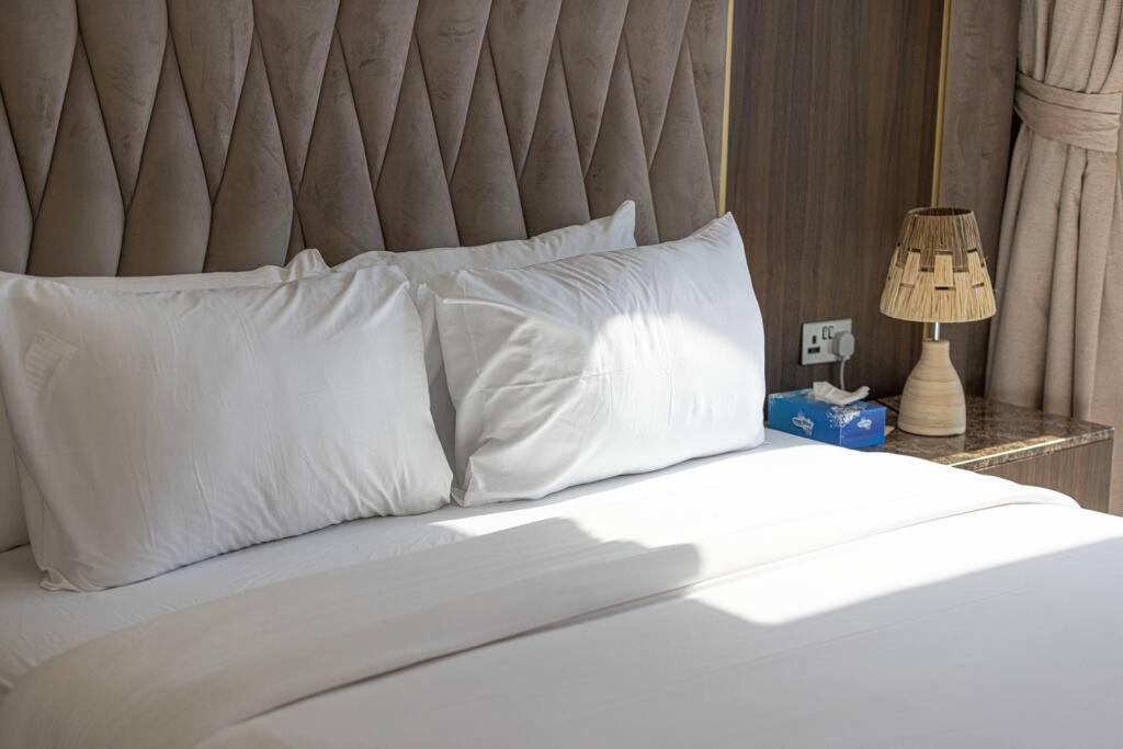 Easemytrip - Prime Business Bay With Canal And Marina Views Dubai