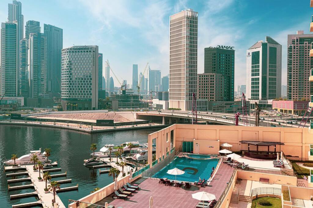 Apartment Easemytrip - Prime Business Bay With Canal And Marina Views Dubai