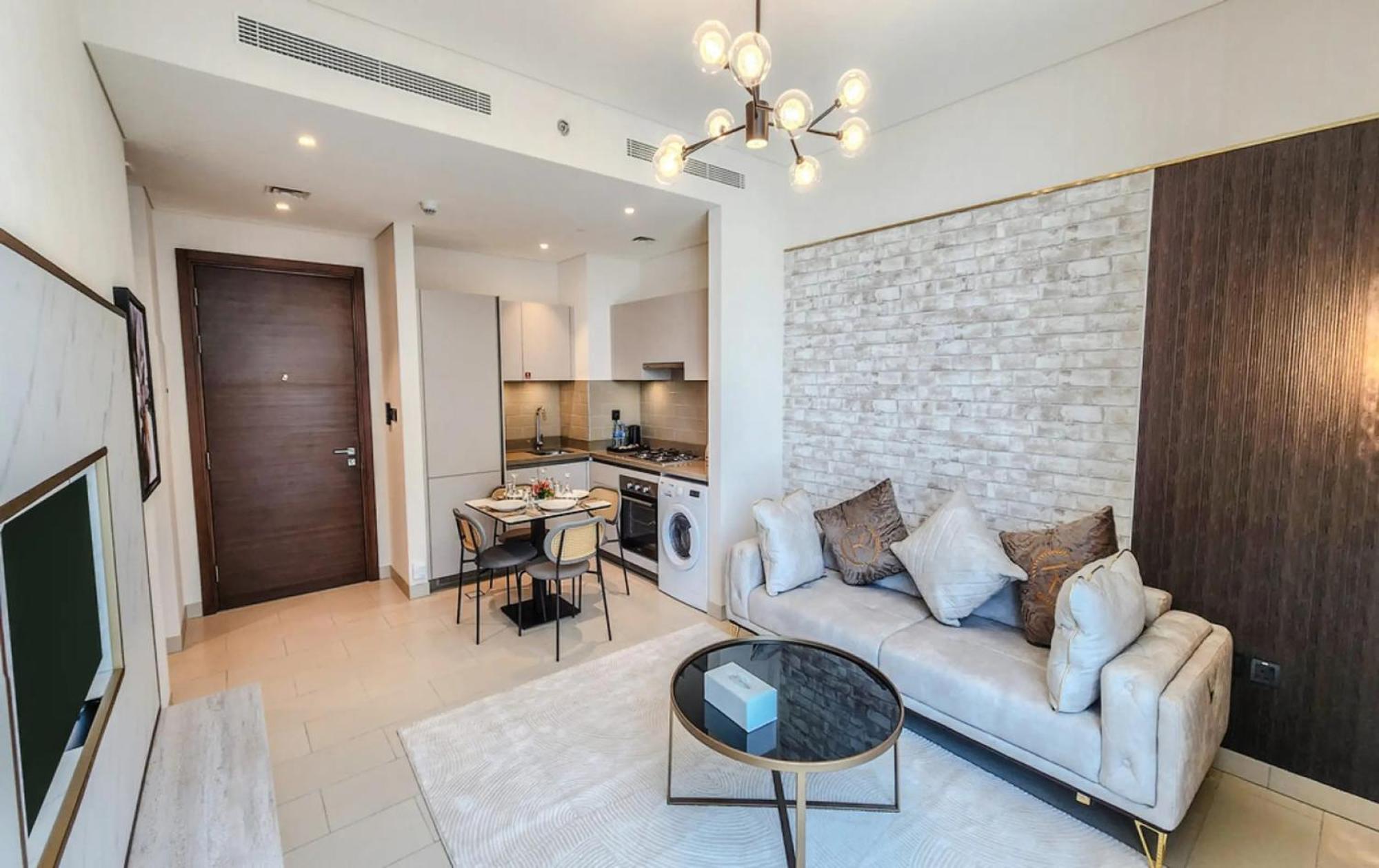 Beautiful Close To Burj Khalifa Apartment *