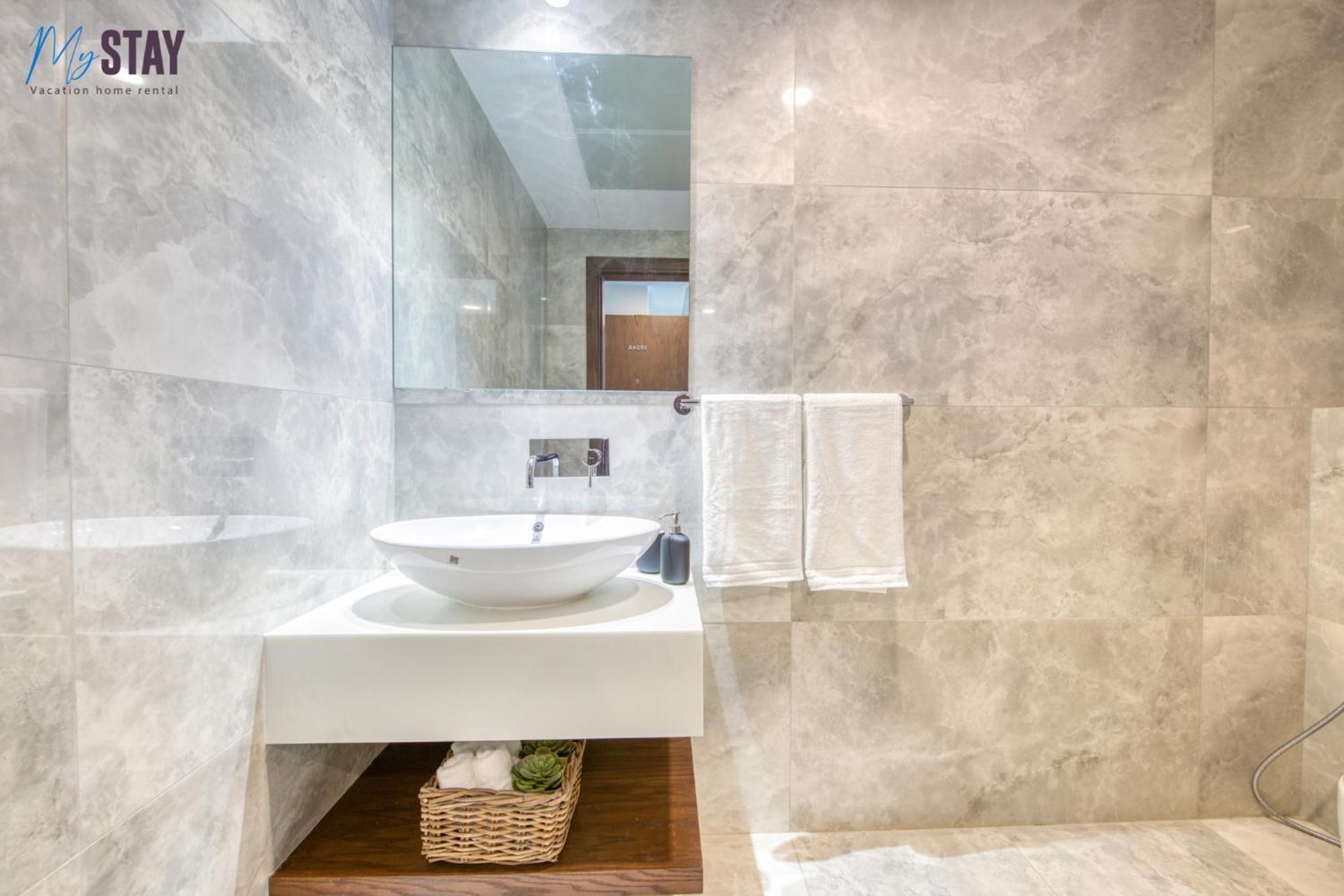 Luxurious One Bedroom , Jvc - Apartment