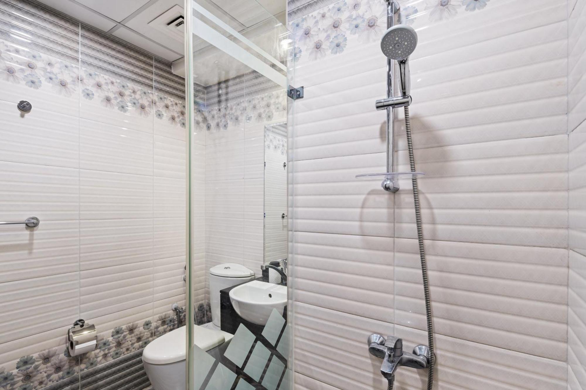 Apartment Contemporary With Amazing Amenities