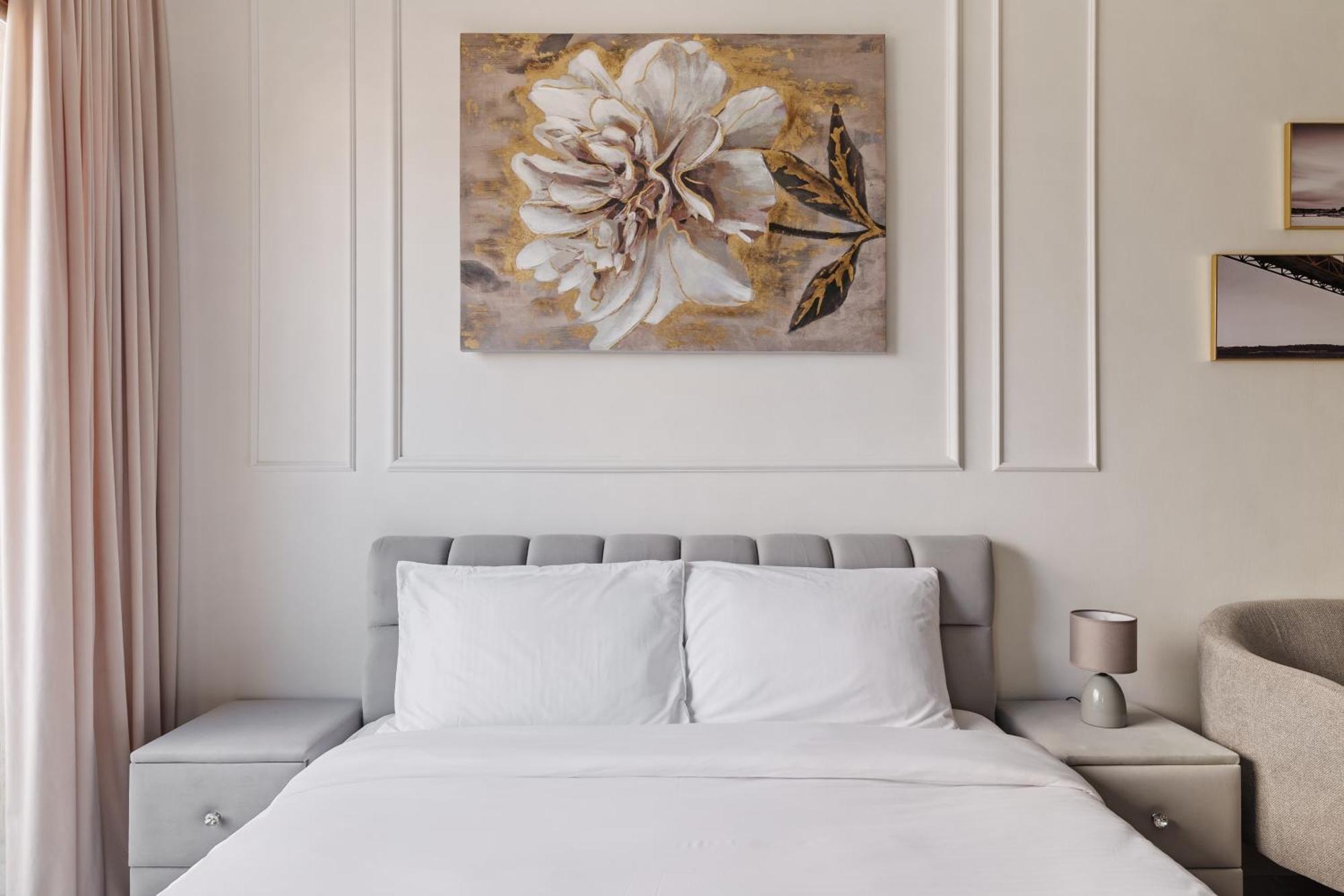 Apartment Contemporary With Amazing Amenities *