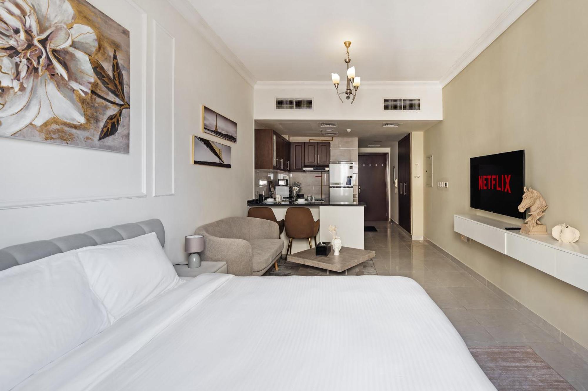 Apartment Contemporary With Amazing Amenities *