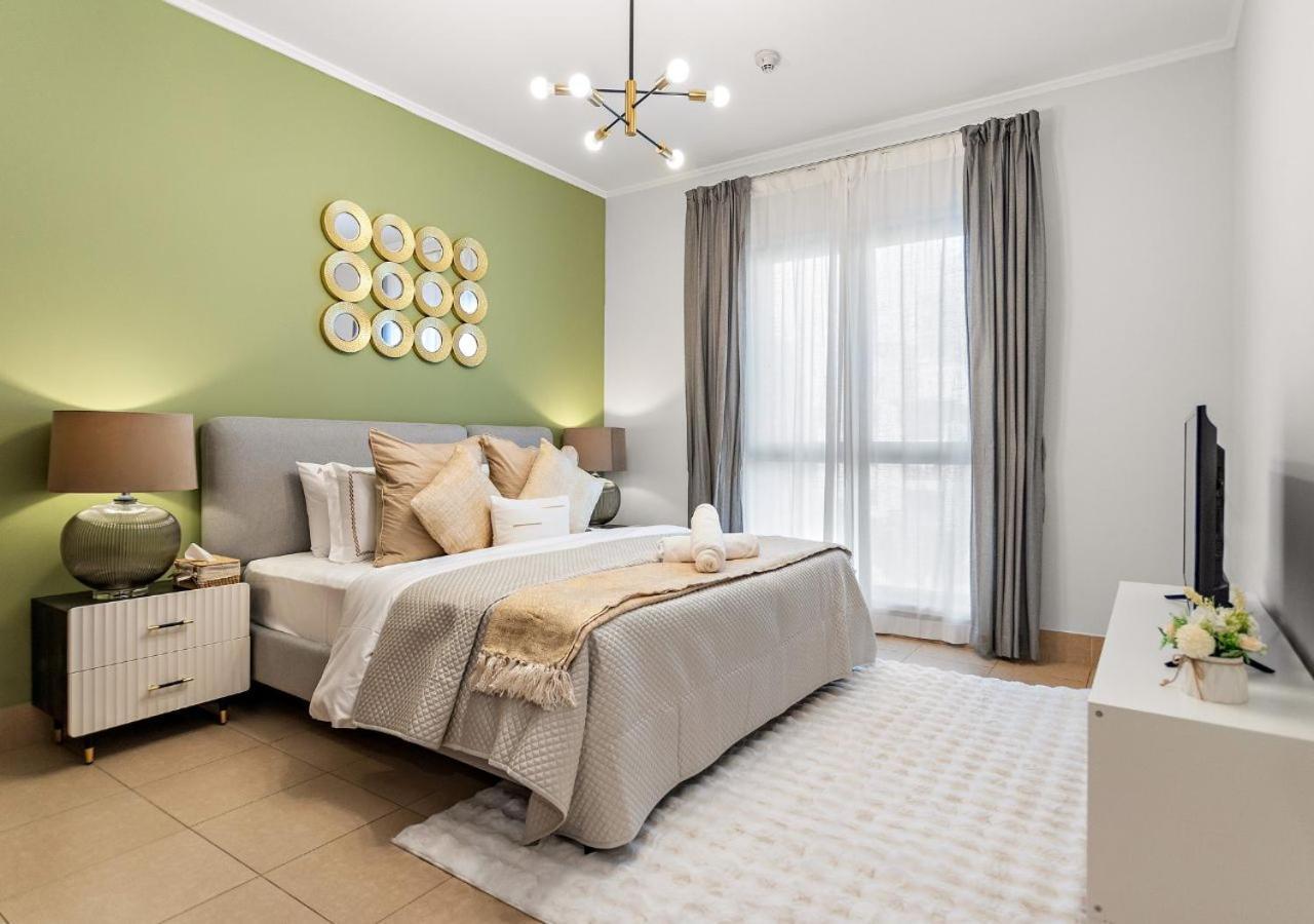 5 Min Walk To Burj Khalifa 2bhk Luxury Downtown Burj Haven * Dubai