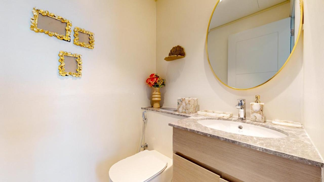 Apartment Tower 1 - Chic Three Bedroom With Downtown Views