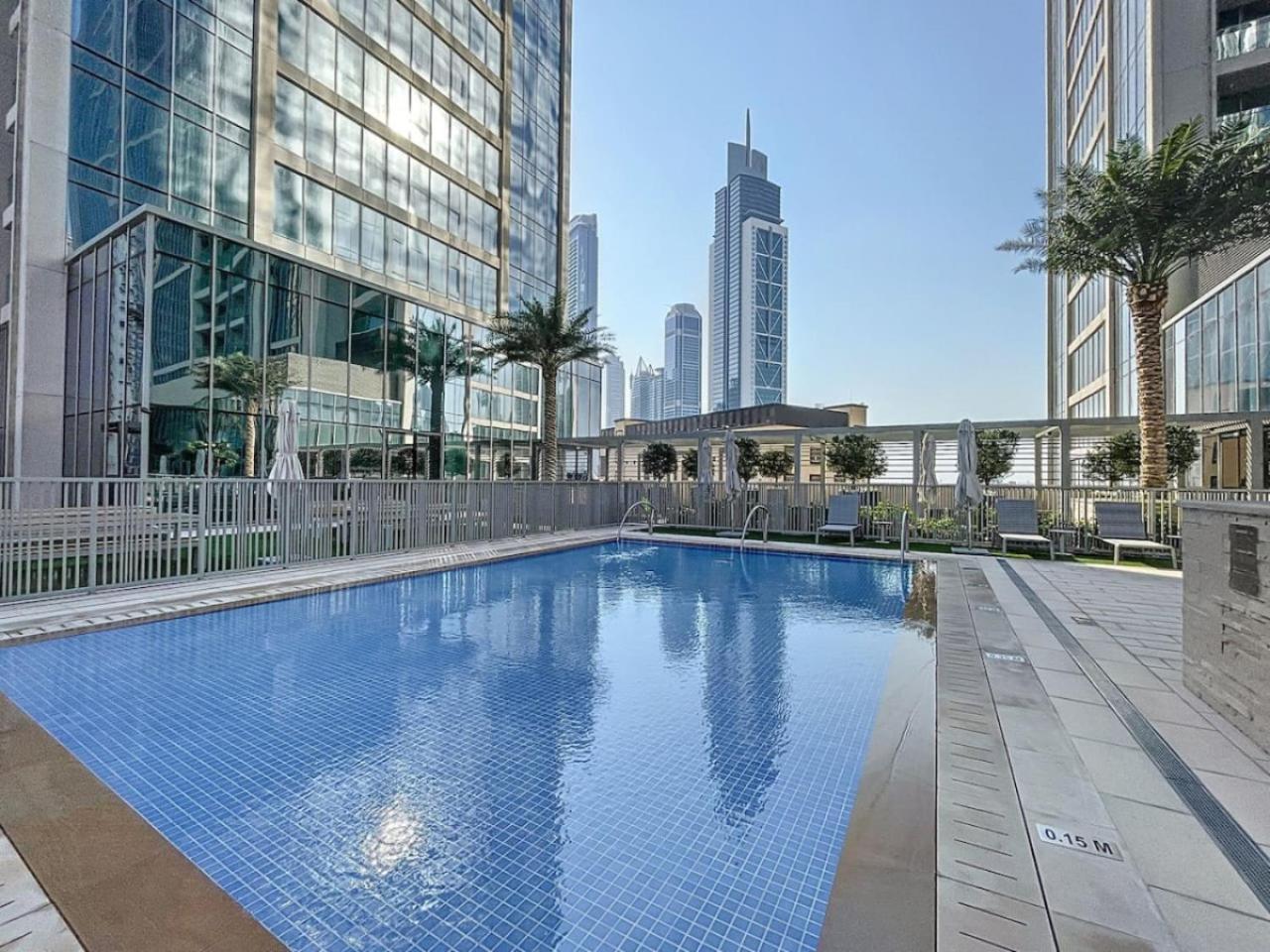 Tower 1 - Chic Three Bedroom With Downtown Views Apartment Dubai