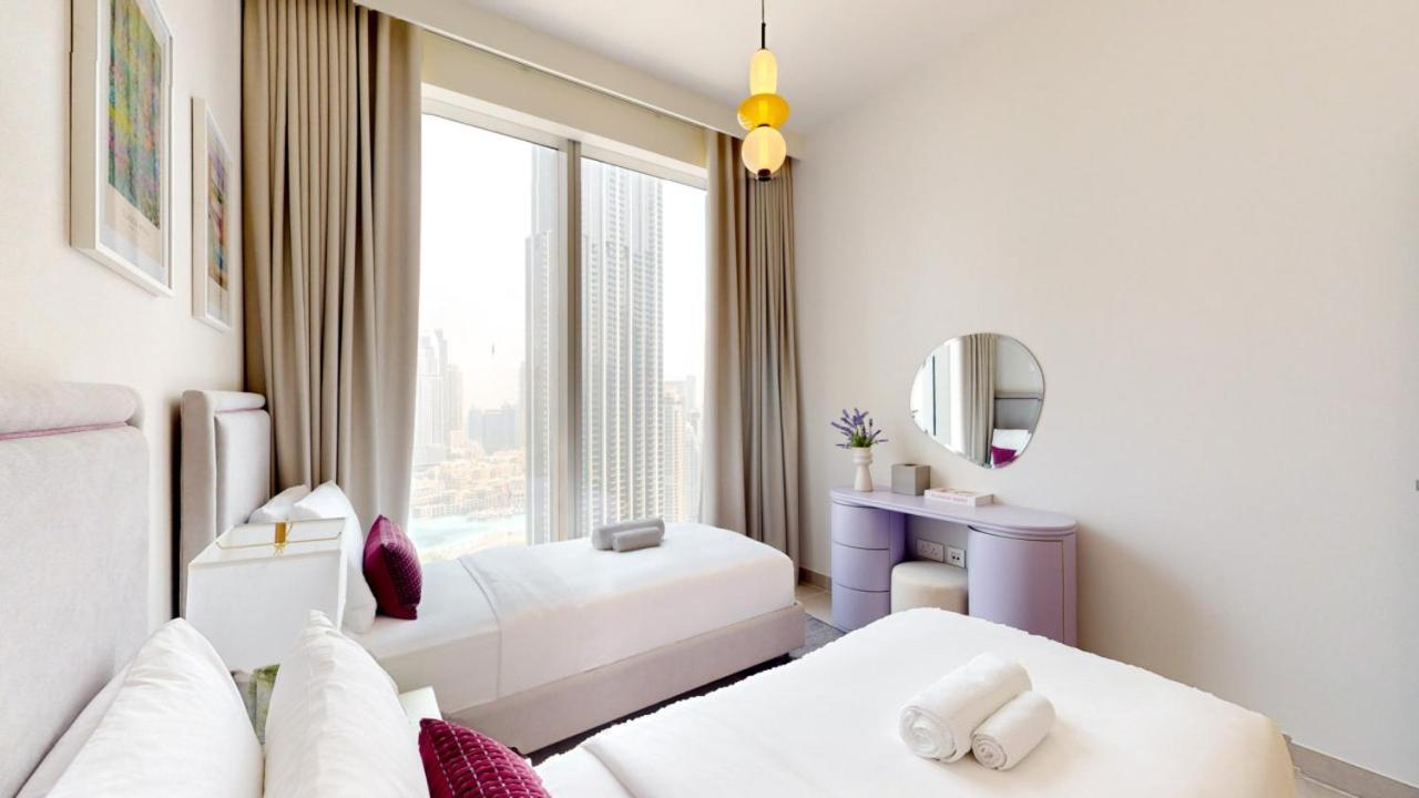 Tower 1 - Chic Three Bedroom With Downtown Views *