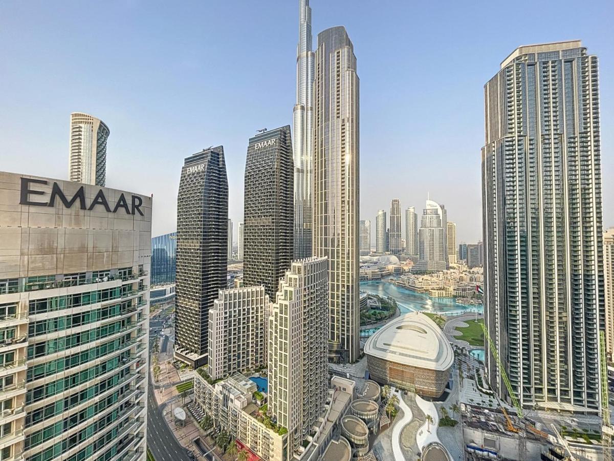 Tower 1 - Chic Three Bedroom With Downtown Views Apartment *
