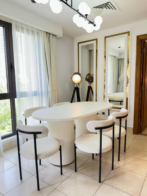 Burj Khalifa Downtown Luxury 2 Bed Close To Mall Apartment Dubai