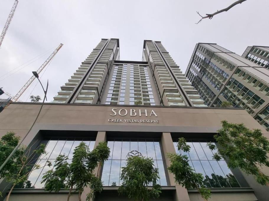 Apartment Modern Sobha Building Partial Burj Khalifa View *