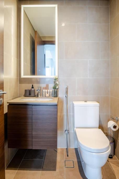 Modern Sobha Building Partial Burj Khalifa View Apartment *