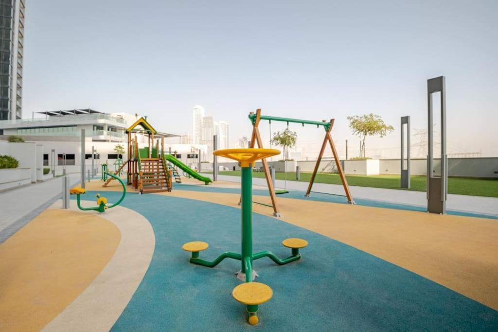 Apartment Modern Sobha Building Partial Burj Khalifa View *