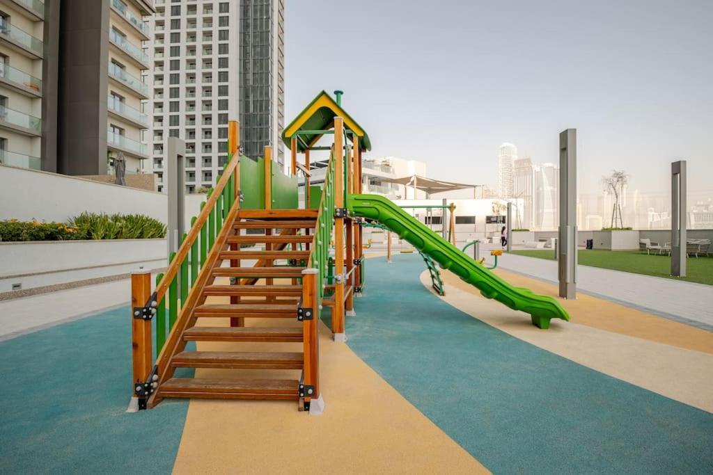 Modern Sobha Building Partial Burj Khalifa View Apartment *