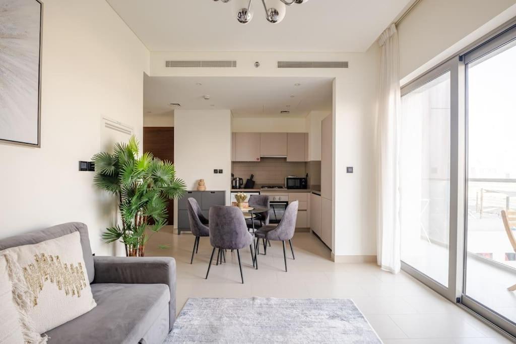 Modern Sobha Building Partial Burj Khalifa View Apartment