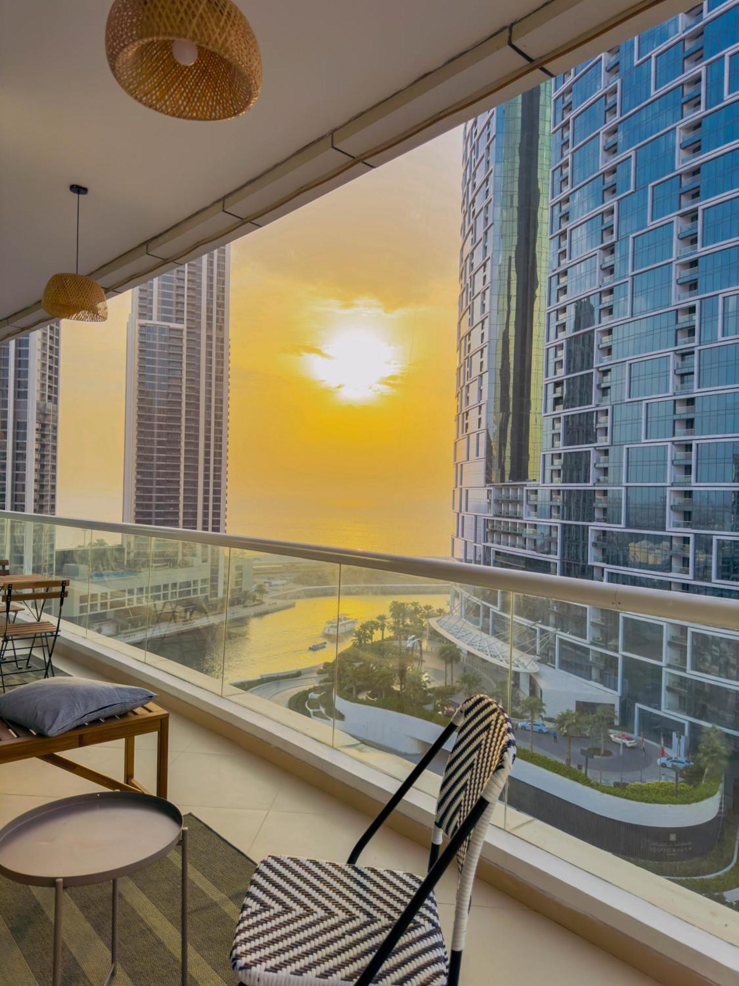 Luxury 3bhk Jbr By One Tree Apartamento Dubai
