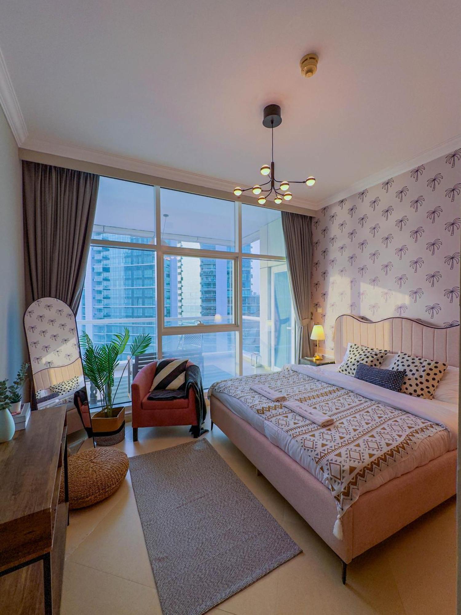 Apartamento Luxury 3bhk Jbr By One Tree Dubai