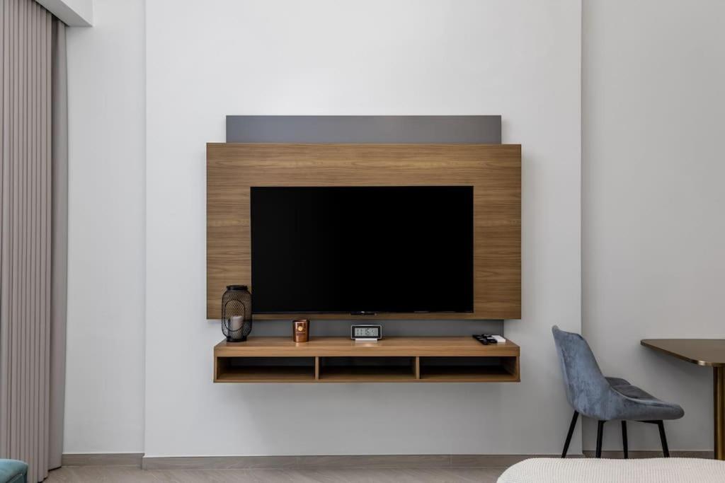 Waves - Elegant Oxford 212 In Jvc With Views Apartment