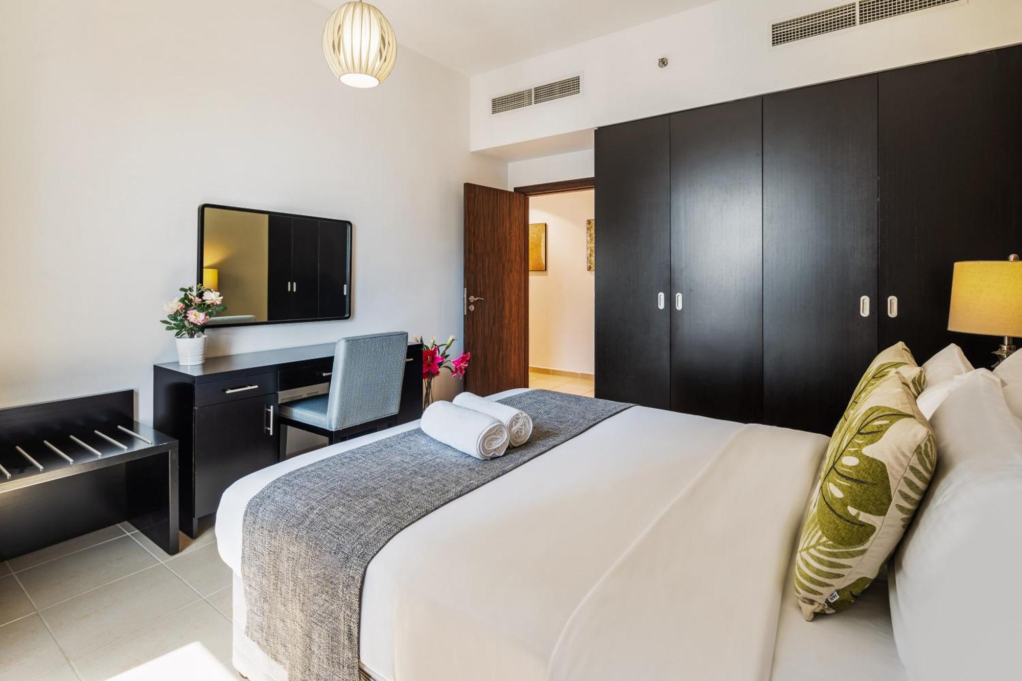 Apartamento Brand New Spacious, Deluxe, 5br Maidroom On Jbr Walk Next To ,tram & Mall By La Buena Vida Homes