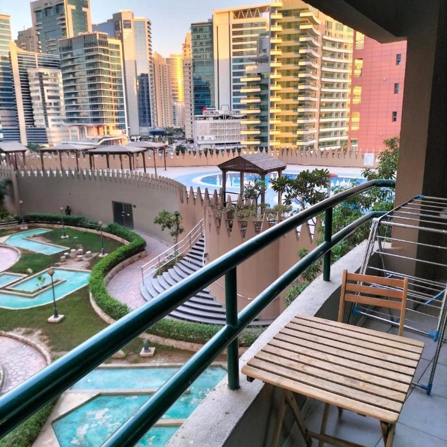 Horizon View Partition In Barsha Heights Near Metro Homestay *