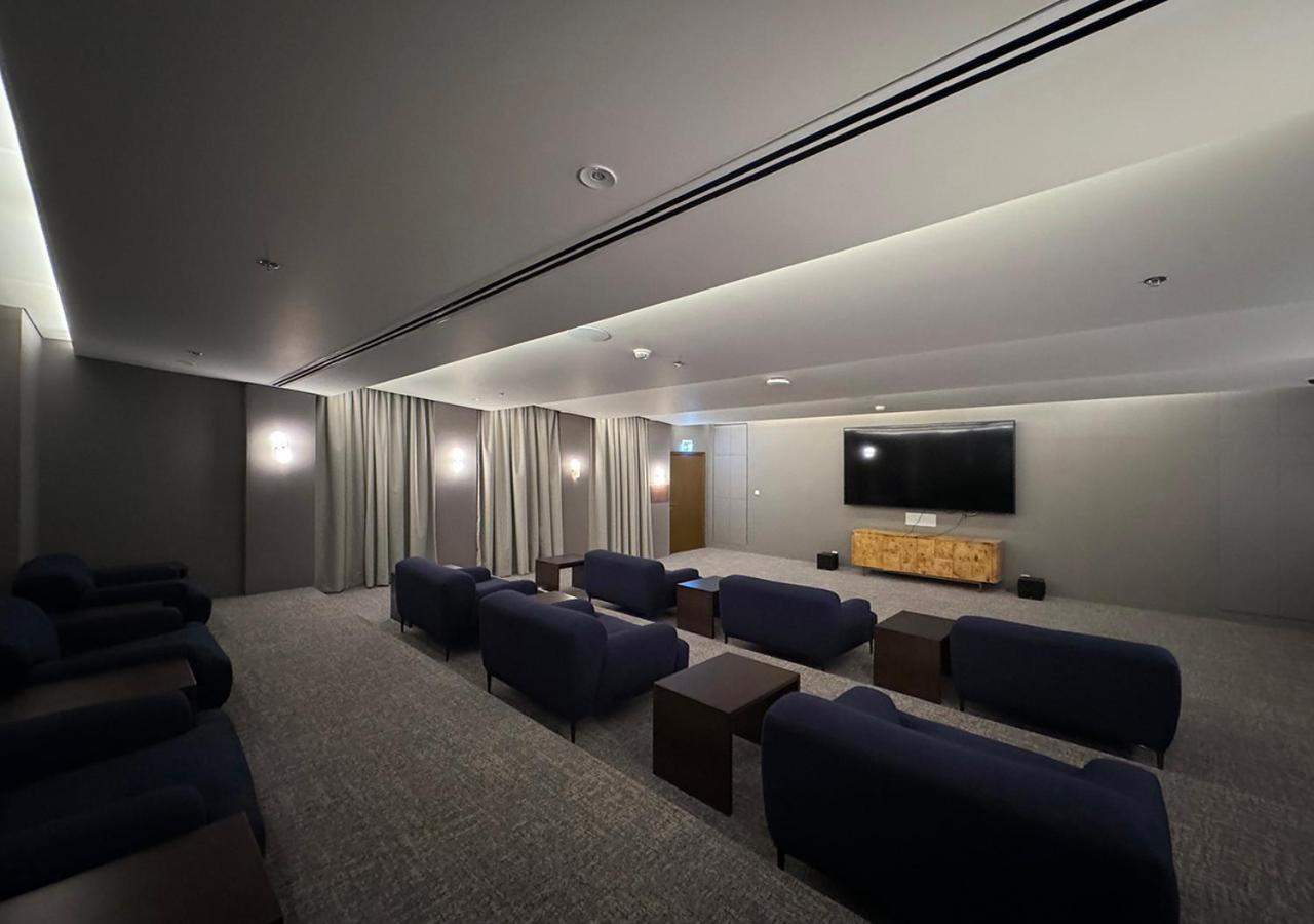 Kinfolk Homes - 5-star Family Stay, 8 Minutes Walk To Mall & Burj Khalifa *