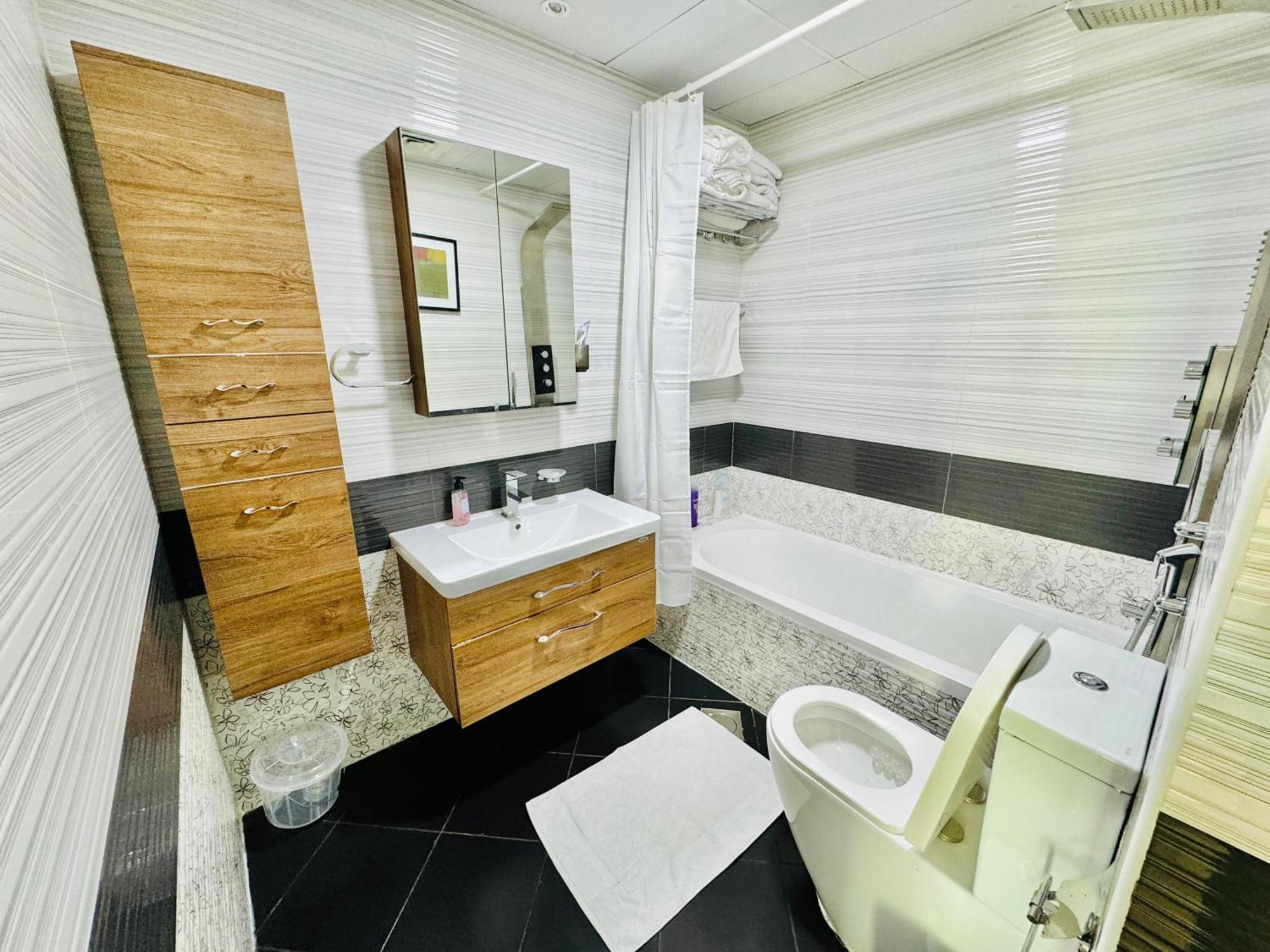 Glamz By Danube Apartment