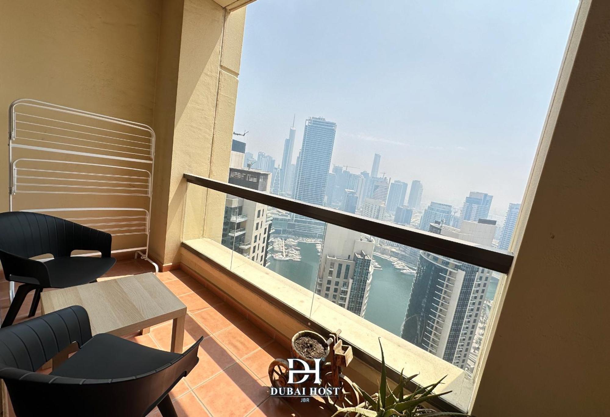 Host - Beach Jbr Albergue