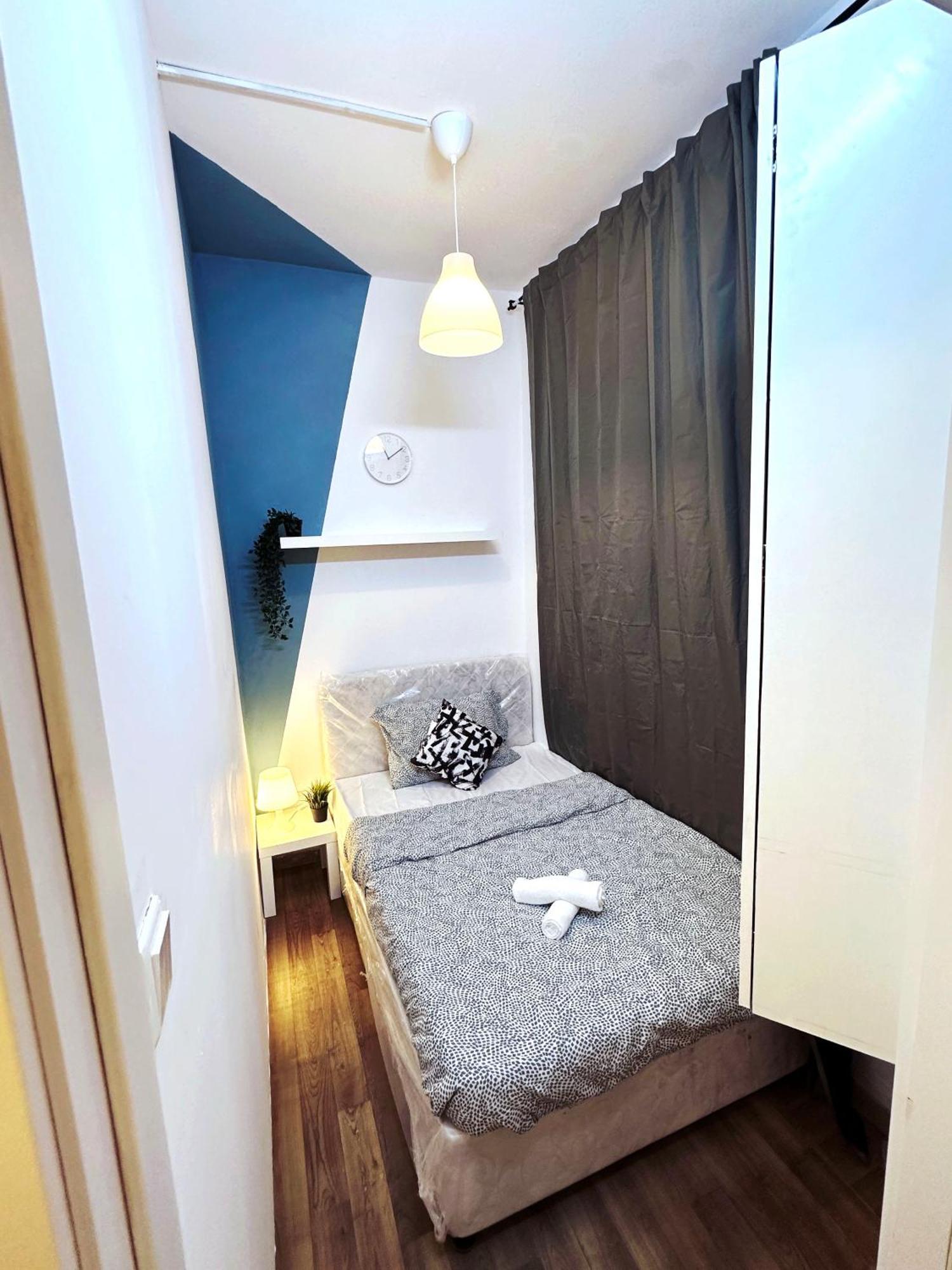 Pansiyon Inspire Partition In Al Seef Near Burjuman Metro *