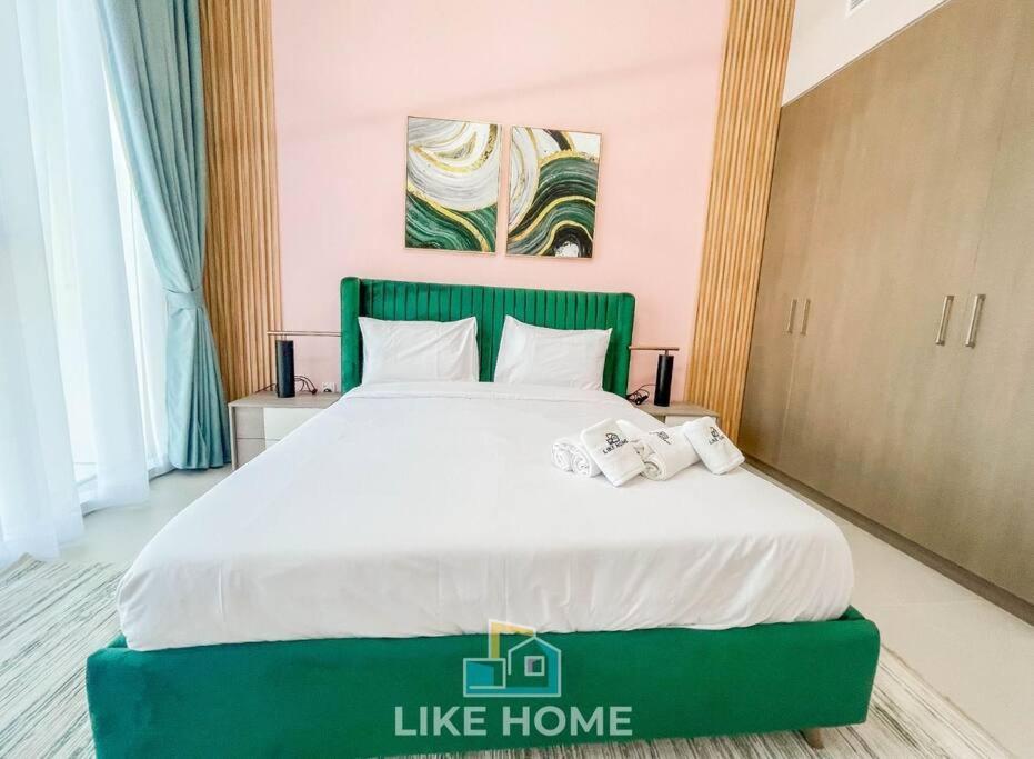Like - 2804 Relax & Enjoy Your At The Grand Dubai