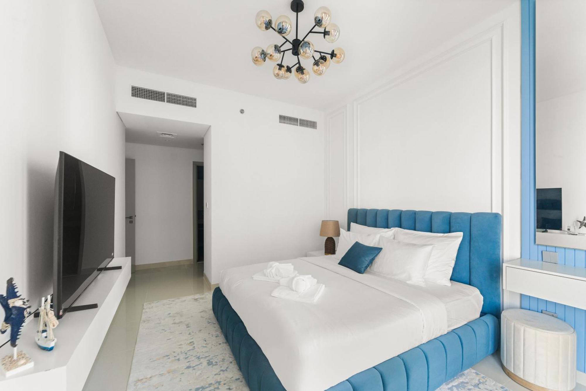Luxury Emaar Beachfront Beach Isle 1 Apartment