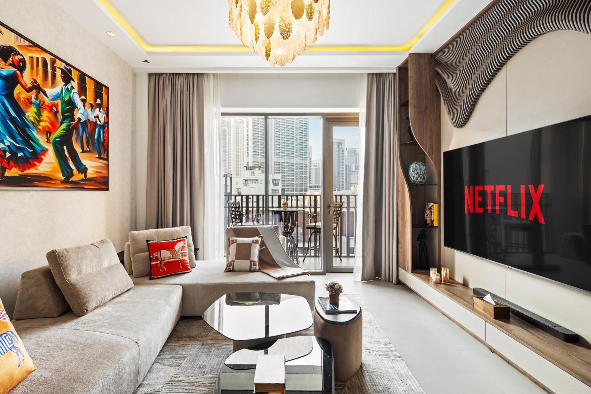 Stylish Poolside In Creek Harbour - By Dustay Apartment