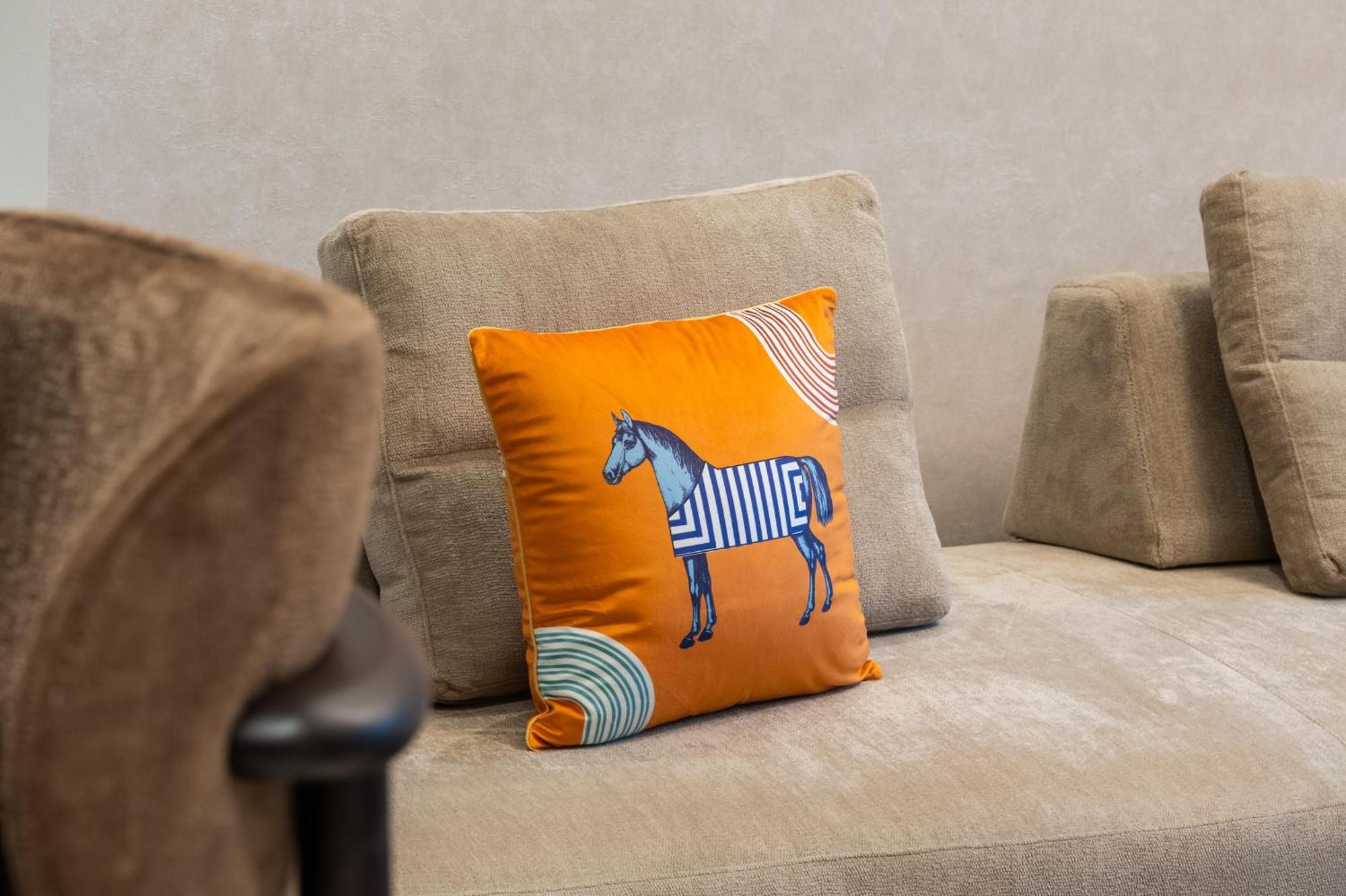 Stylish Poolside In Creek Harbour - By Dustay Apartment Dubai