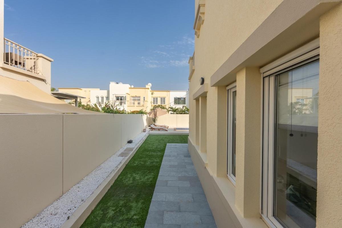 Luxurious 3-bedroom With Private Pool At Springs 10