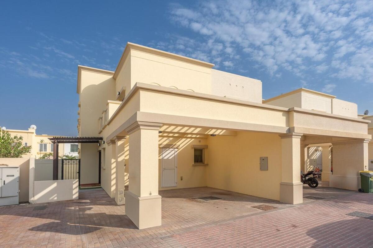 Luxurious 3-bedroom With Private Pool At Springs 10 Villa Dubai