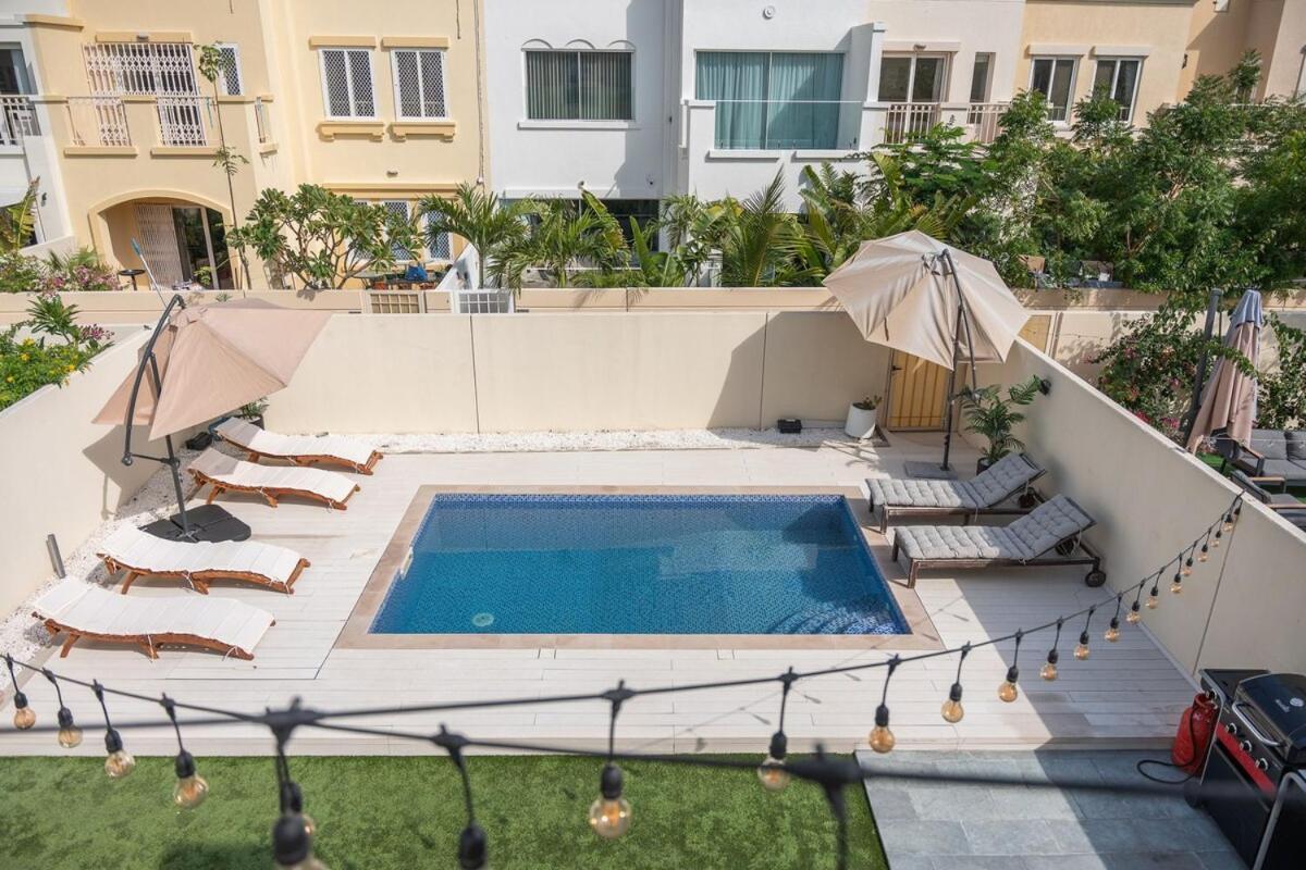 Villa Luxurious 3-bedroom With Private Pool At Springs 10