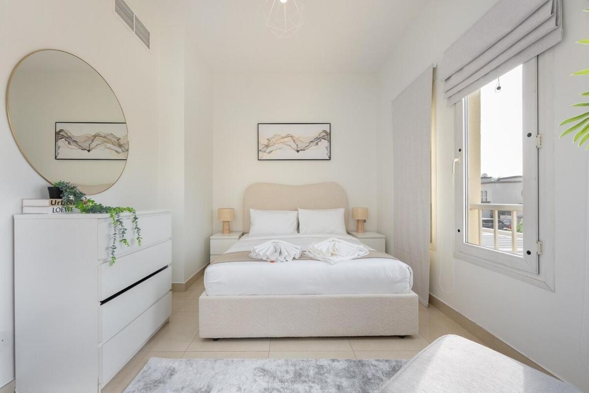 Luxurious 3-bedroom With Private Pool At Springs 10