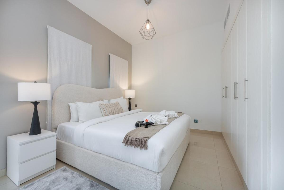 Luxurious 3-bedroom With Private Pool At Springs 10 *