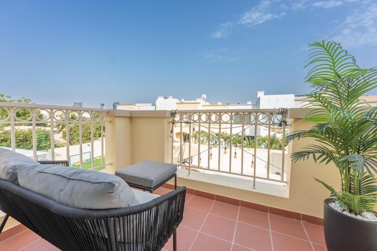 Villa Luxurious 3-bedroom With Private Pool At Springs 10