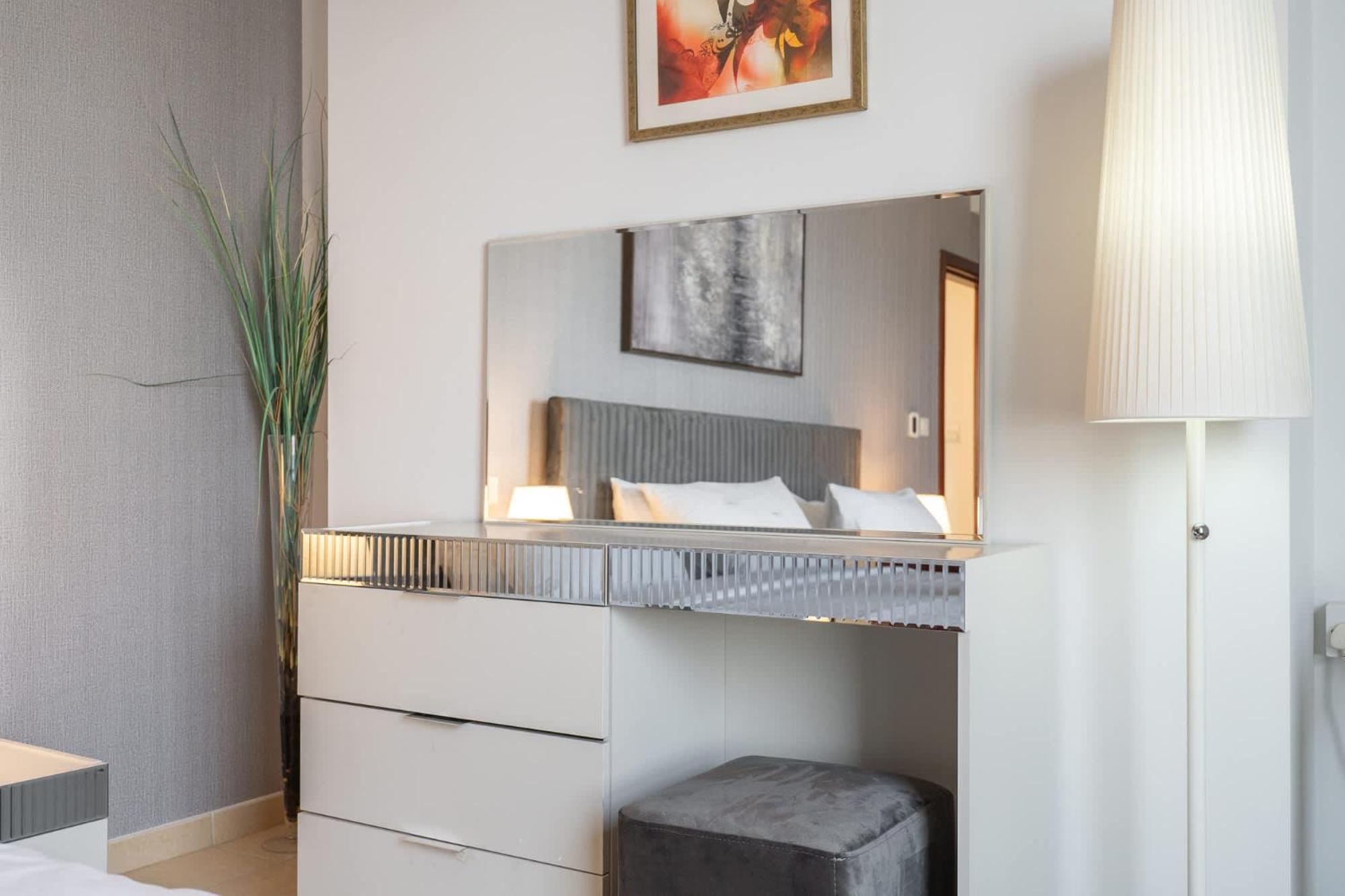 Apartment 2 Bed In Jbr And Stylish *