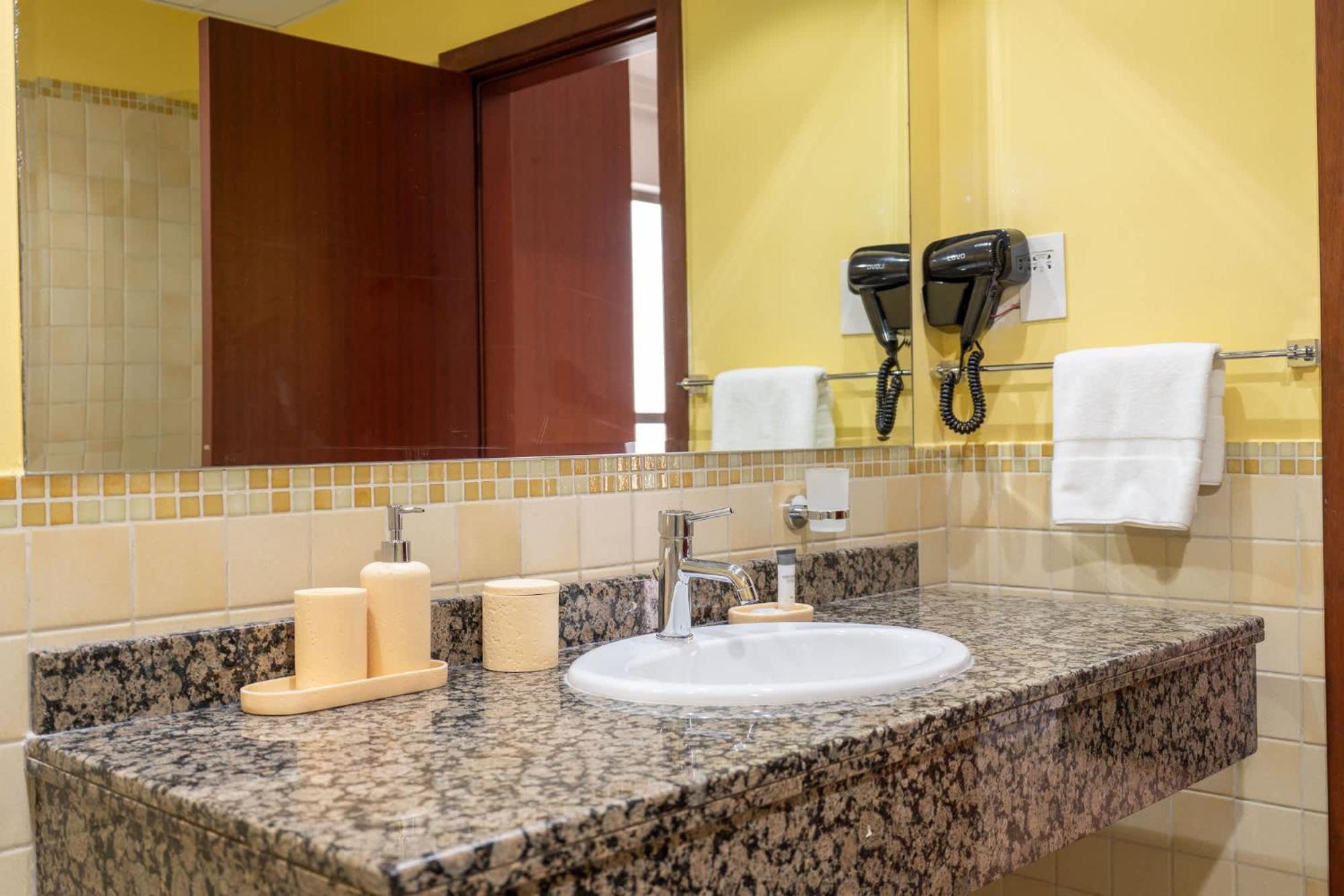 2 Bed In Jbr And Stylish *