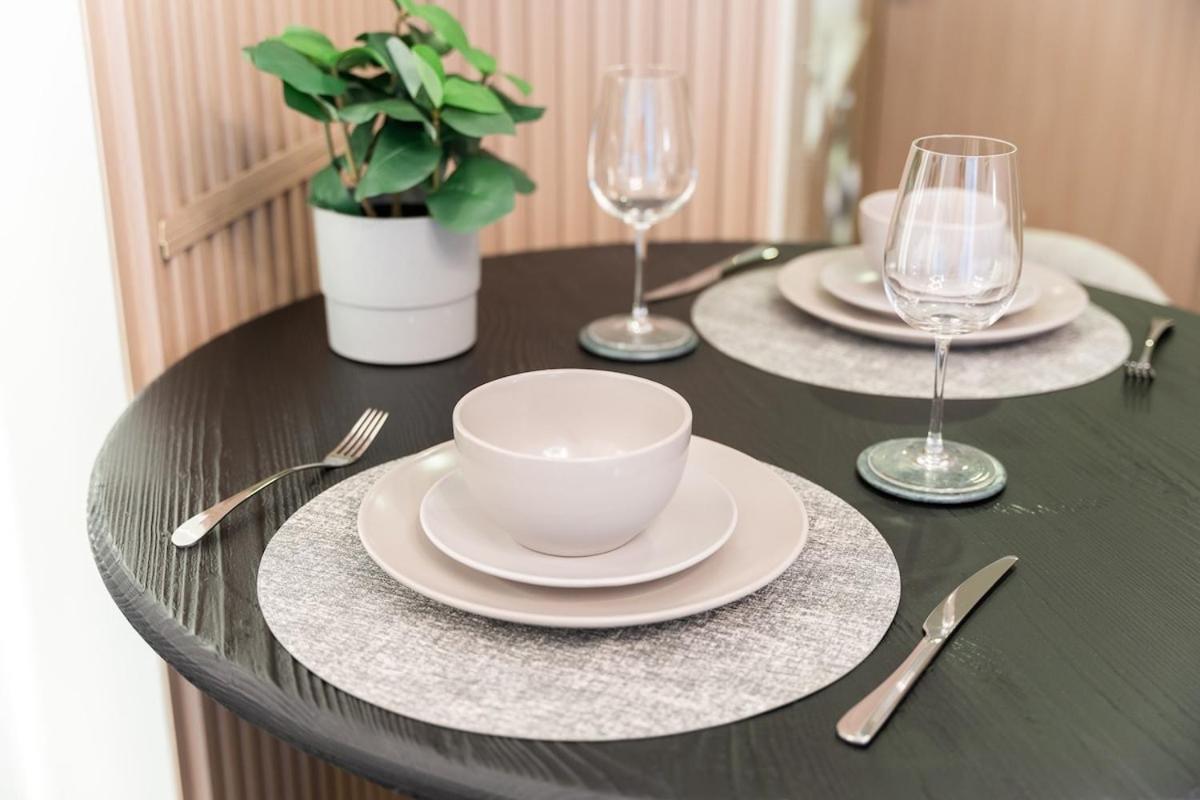 Elegant Near Business Bay Modern Comfort With Balcony Views Daire *