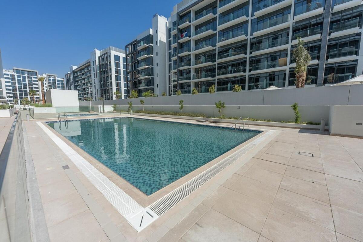 Elegant Near Business Bay Modern Comfort With Balcony Views * Dubai