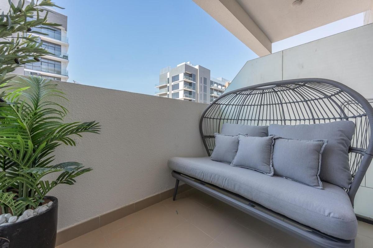 Daire Elegant Near Business Bay Modern Comfort With Balcony Views *