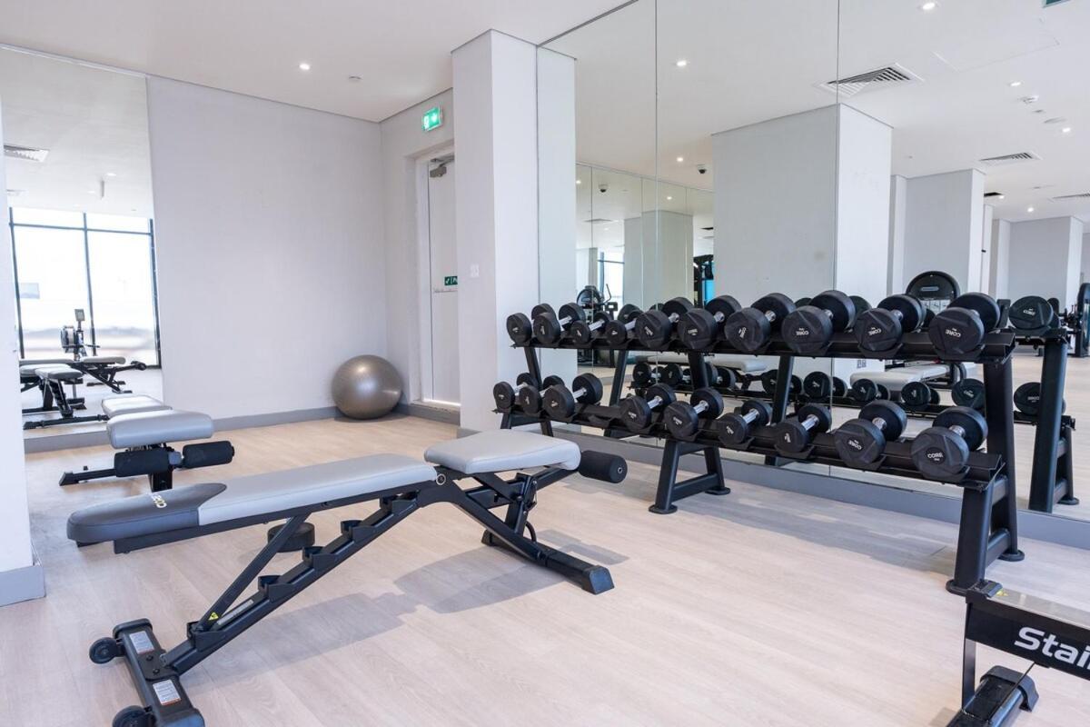 Daire Elegant Near Business Bay Modern Comfort With Balcony Views Dubai