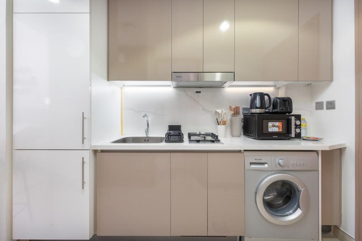 Daire Elegant Near Business Bay Modern Comfort With Balcony Views Dubai