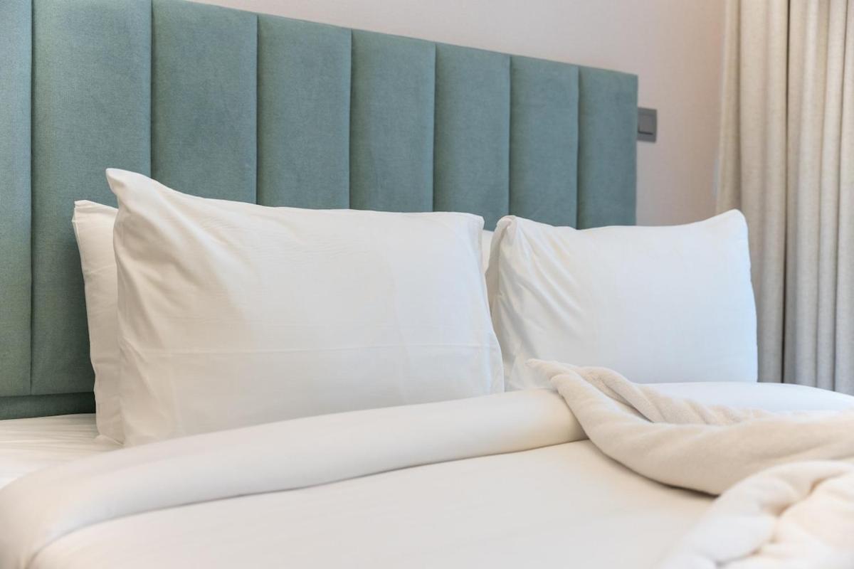 Daire Elegant Near Business Bay Modern Comfort With Balcony Views Dubai