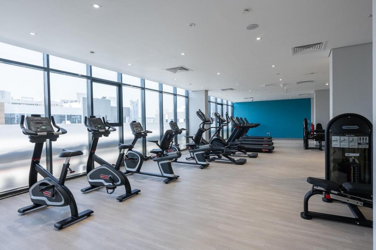 Elegant Near Business Bay Modern Comfort With Balcony Views *