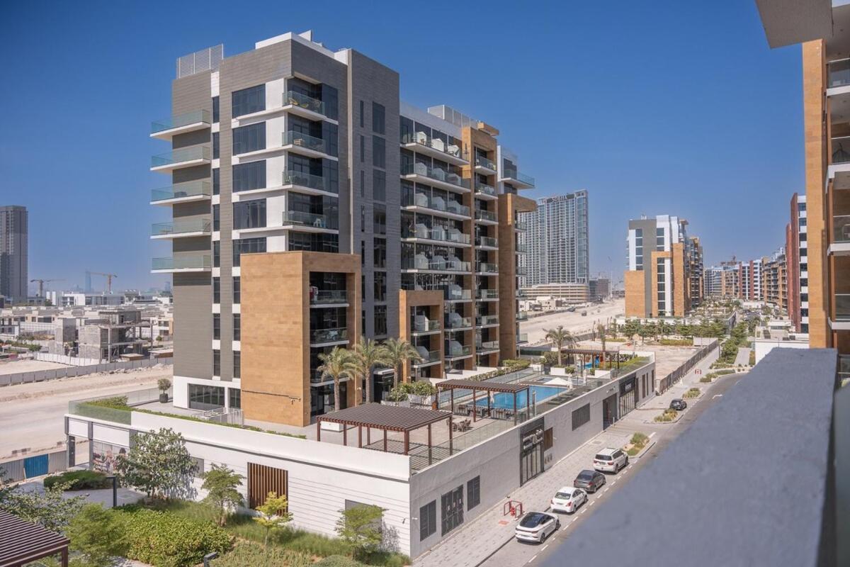Elegant Near Business Bay Modern Comfort With Balcony Views Dubai