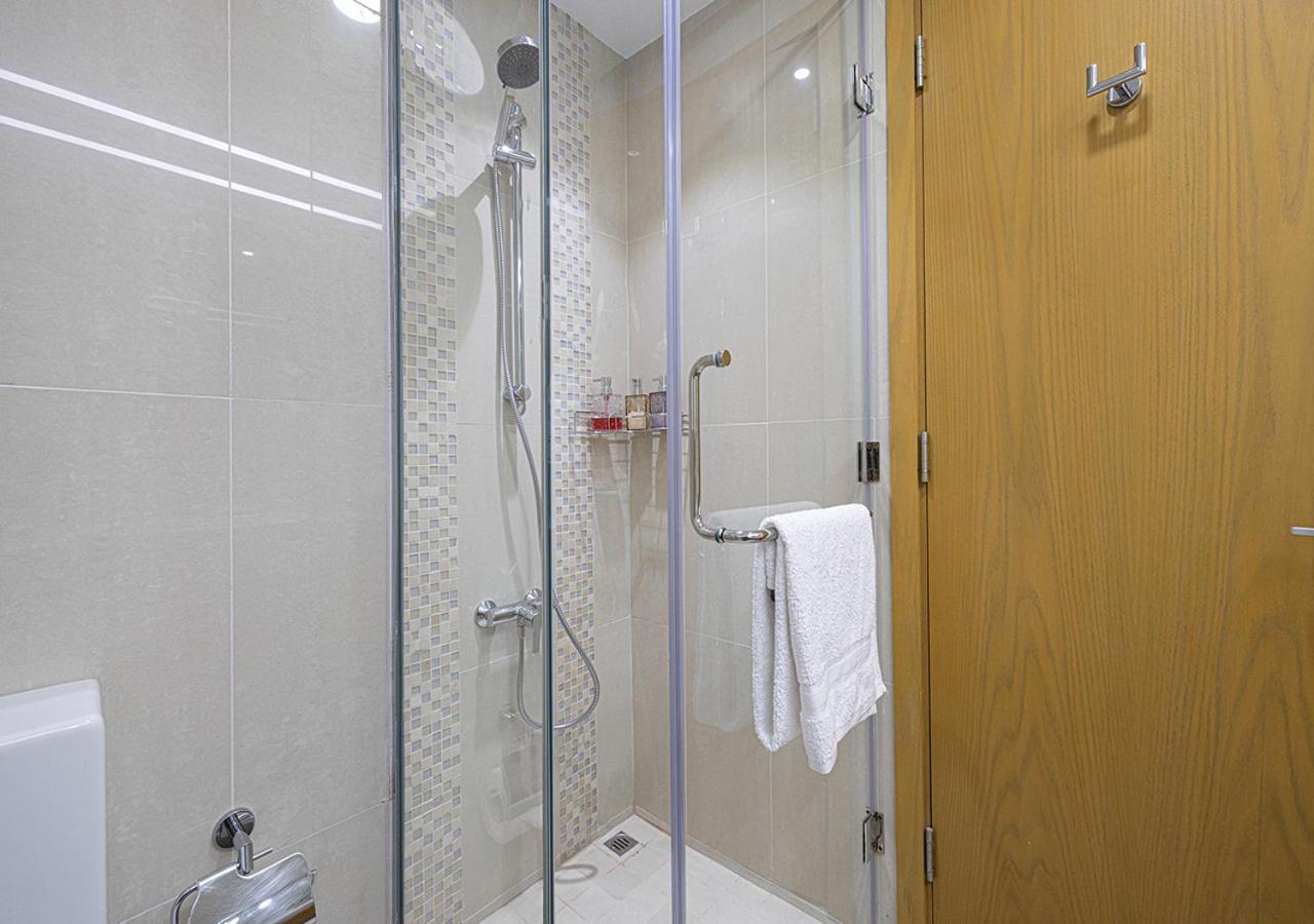 Magnificent 4 Bedroom Apartment, Bellevue Tower Daire